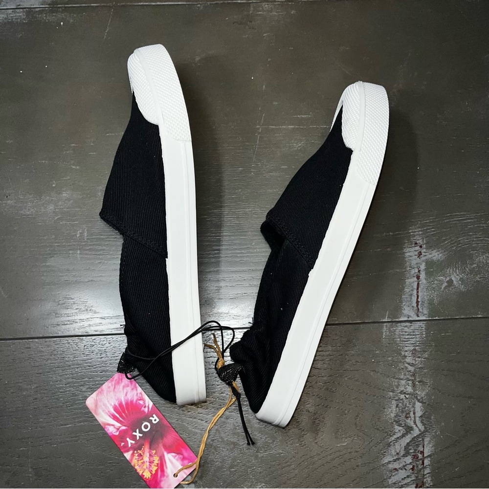 Roxy Black White Slip On Casual Shoes NWT Ladies US 8 Canvas - Picture 3 of 6